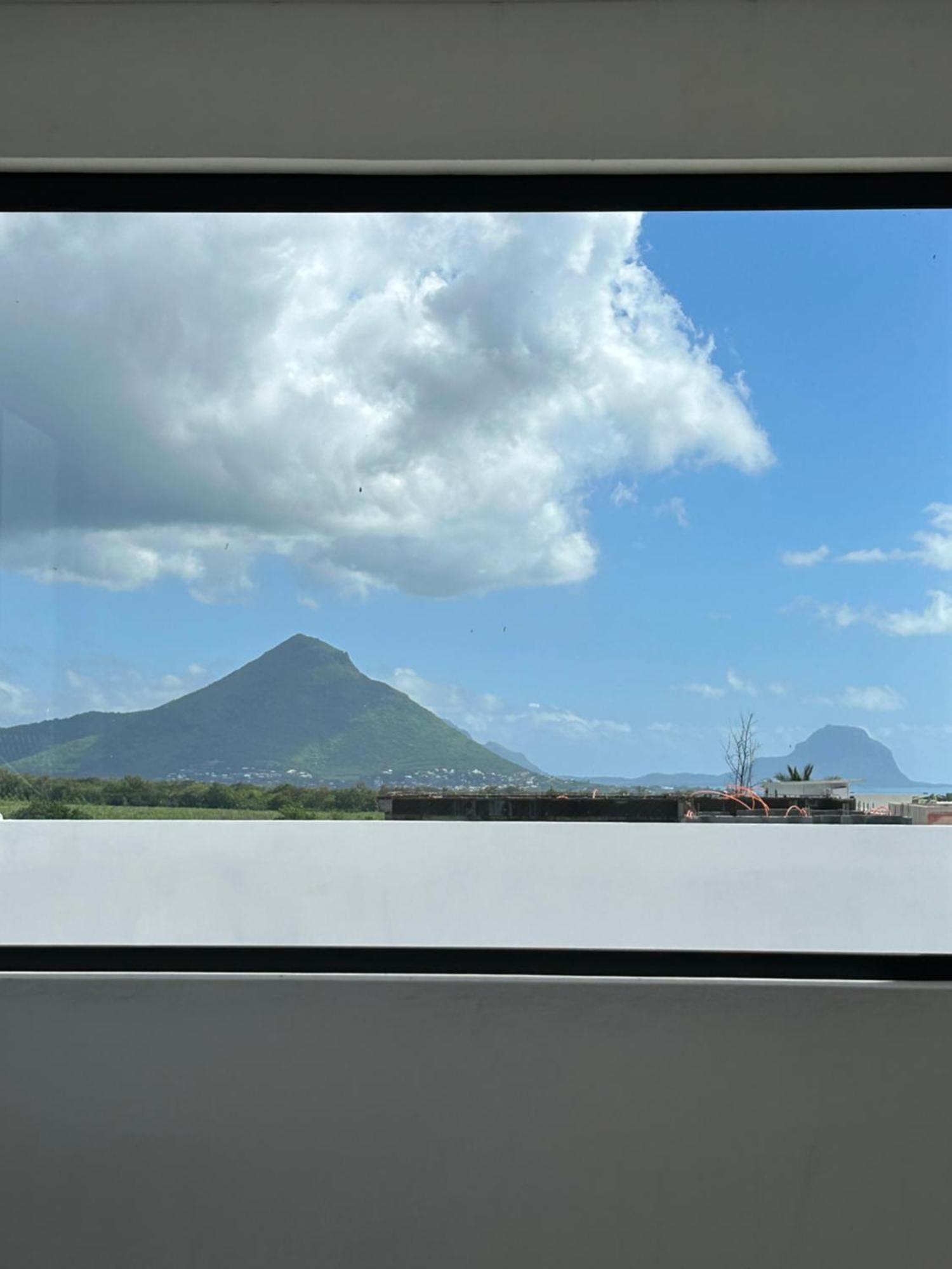 Amazing Sunset View Rooftop. Flic en Flac Exterior photo